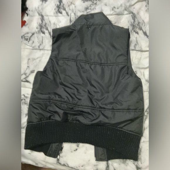 Express puffer vest. Missing the hood, but still in good condition. Black size S - Picture 4 of 5